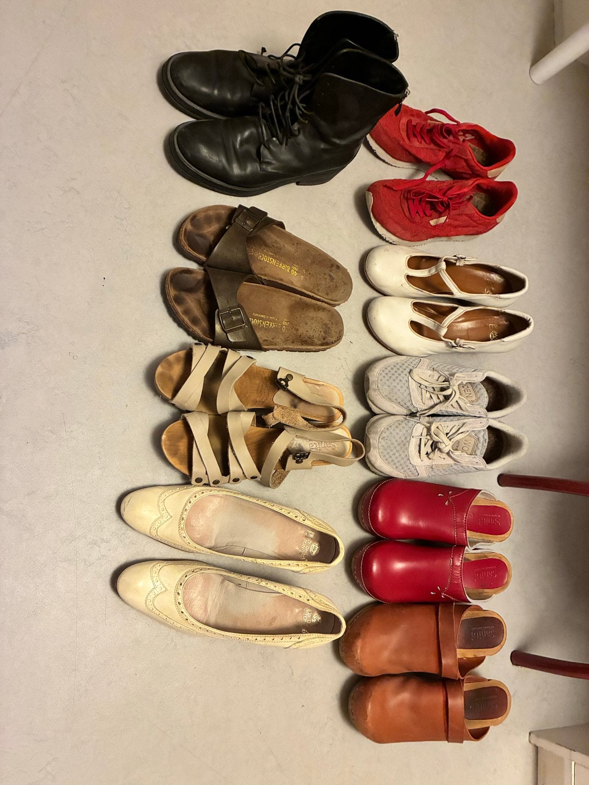 Diverse schoenen: laarzen, sandalen, sneakers, klompen, Ophalen, Gedragen, Overige kleuren, Overige typen