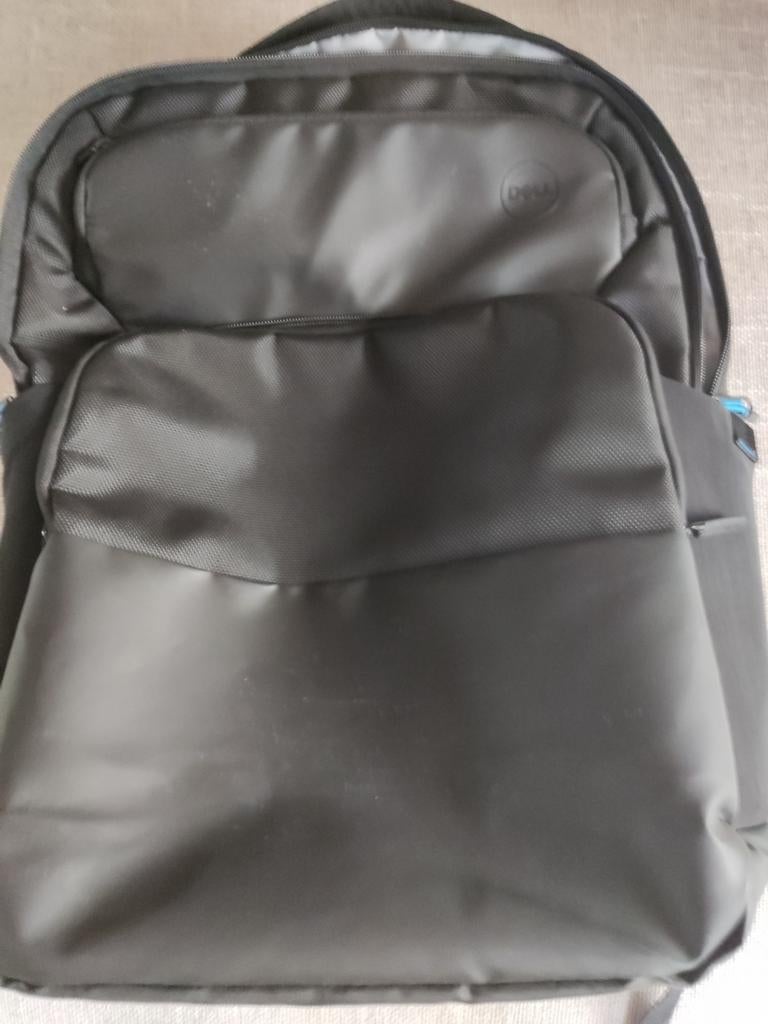 Dell laptop rugzak met meerdere vakken, Computers en Software, Laptoptassen, Ophalen of Verzenden, 15 inch, Gebruikt, Rugzak