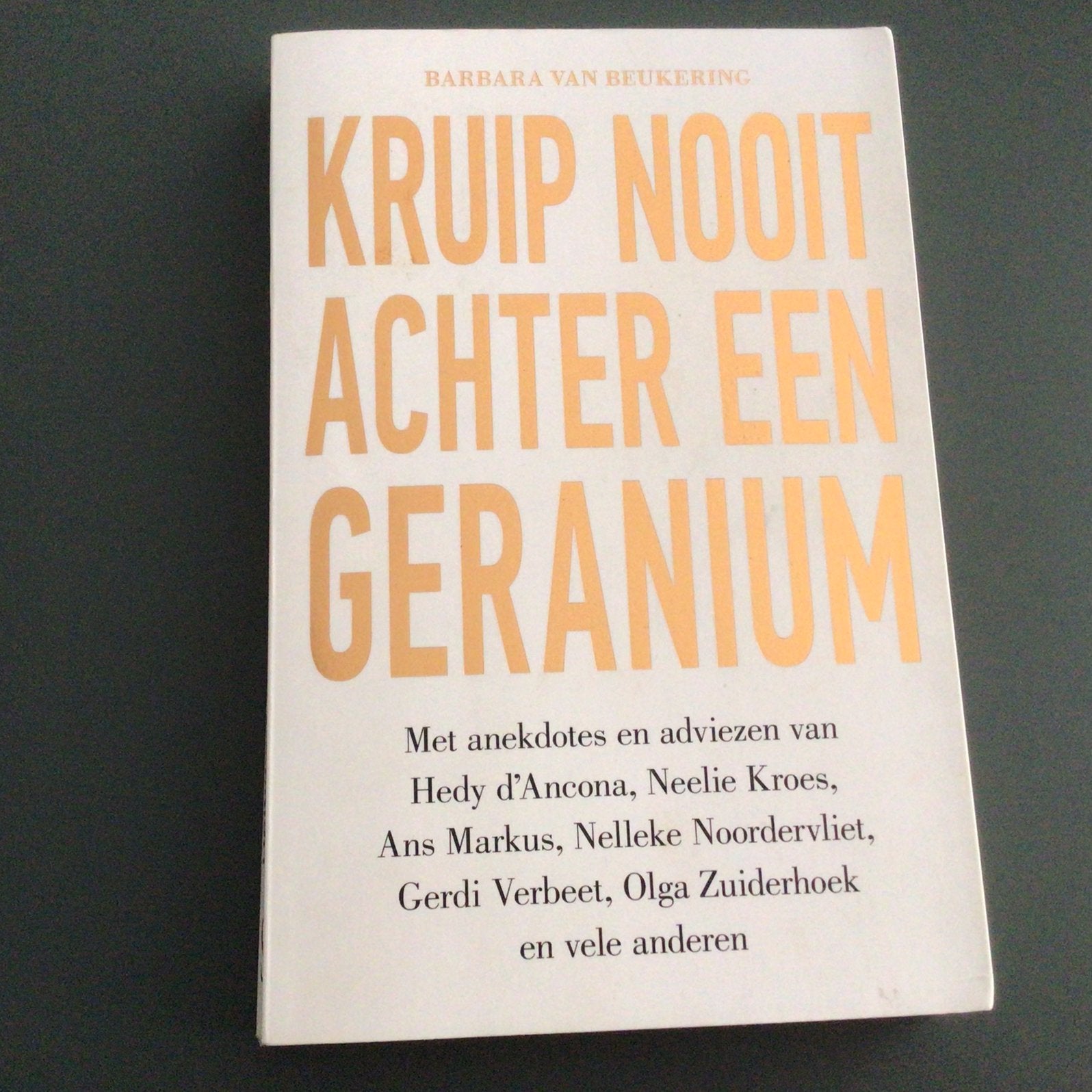 Barbara van Beukering - Kruip nooit achter een geranium, Ophalen of Verzenden, Gelezen, Barbara van Beukering