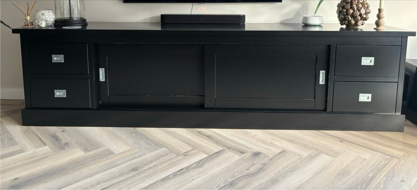 Richmond TV-meubel 240 cm breed - Zwart met gebruikssporen, Ophalen of Verzenden, Gebruikt, Overige houtsoorten, 200 cm of meer