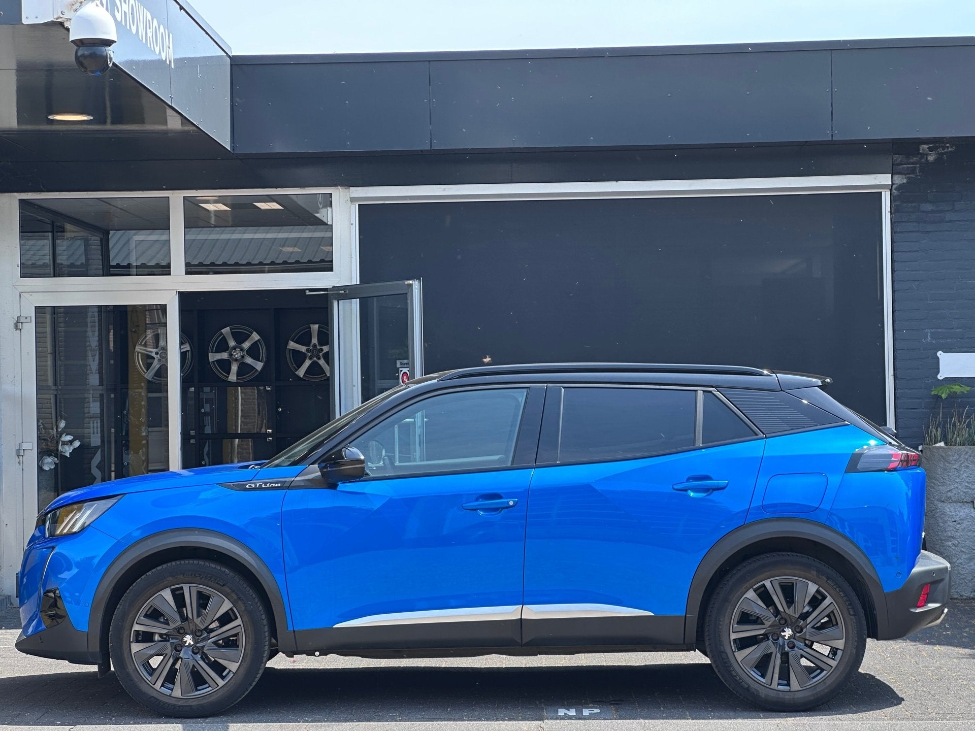 Peugeot 2008 1.2 PureTech GT-Line 1e EIG / NAP / ACC / LANE, Gebruikt, 1199 cc, Blauw, Leder en Stof