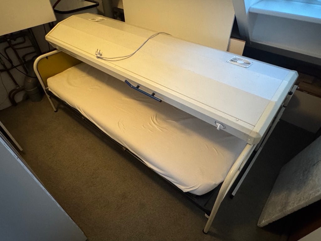 GRATIS Zonnebank + eenpersoons bed, Ophalen, Gebruikt