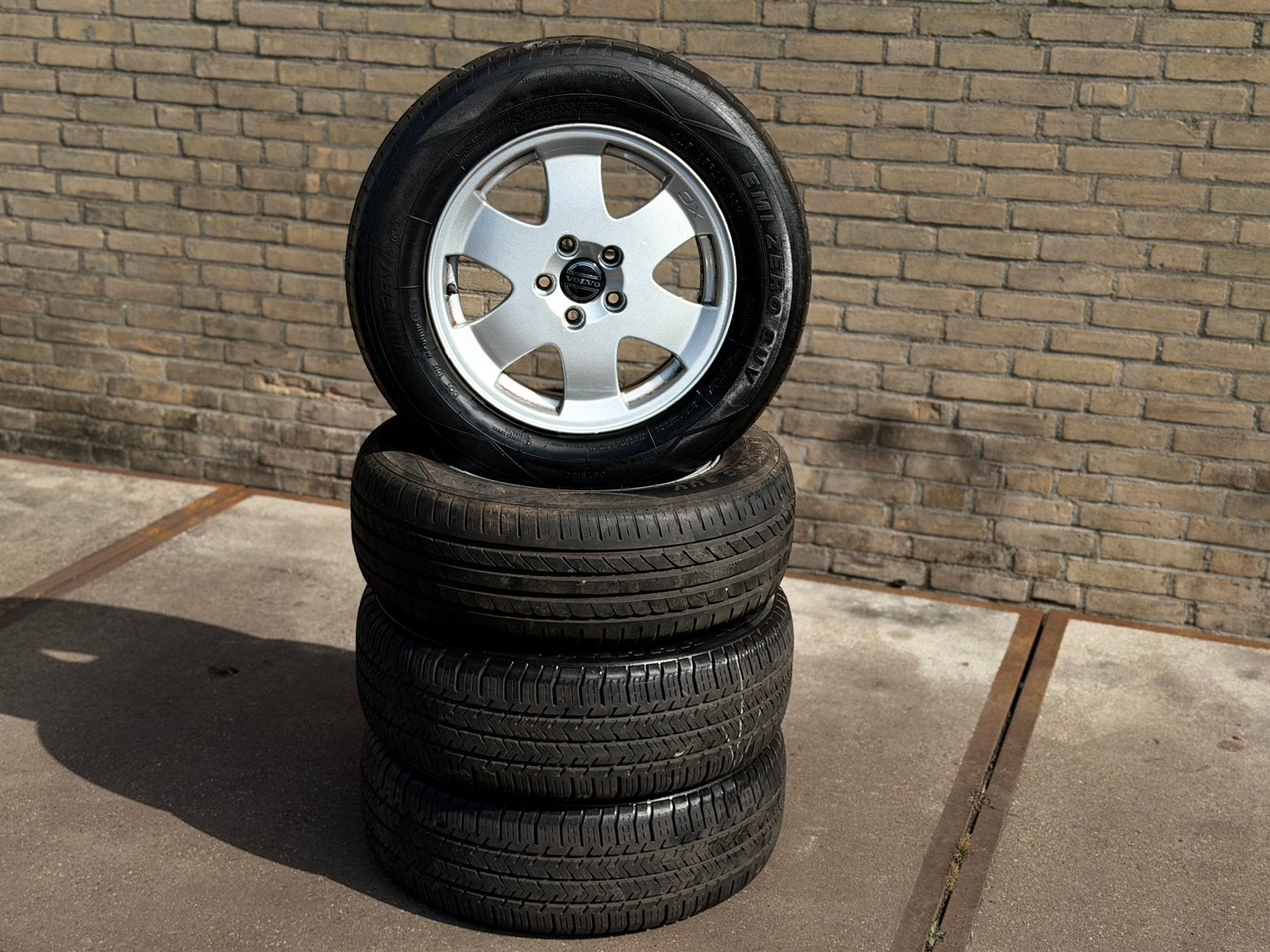 Volvo Velgen + Banden 16 inch!, Ophalen, 215 mm, 16 inch, Banden en Velgen