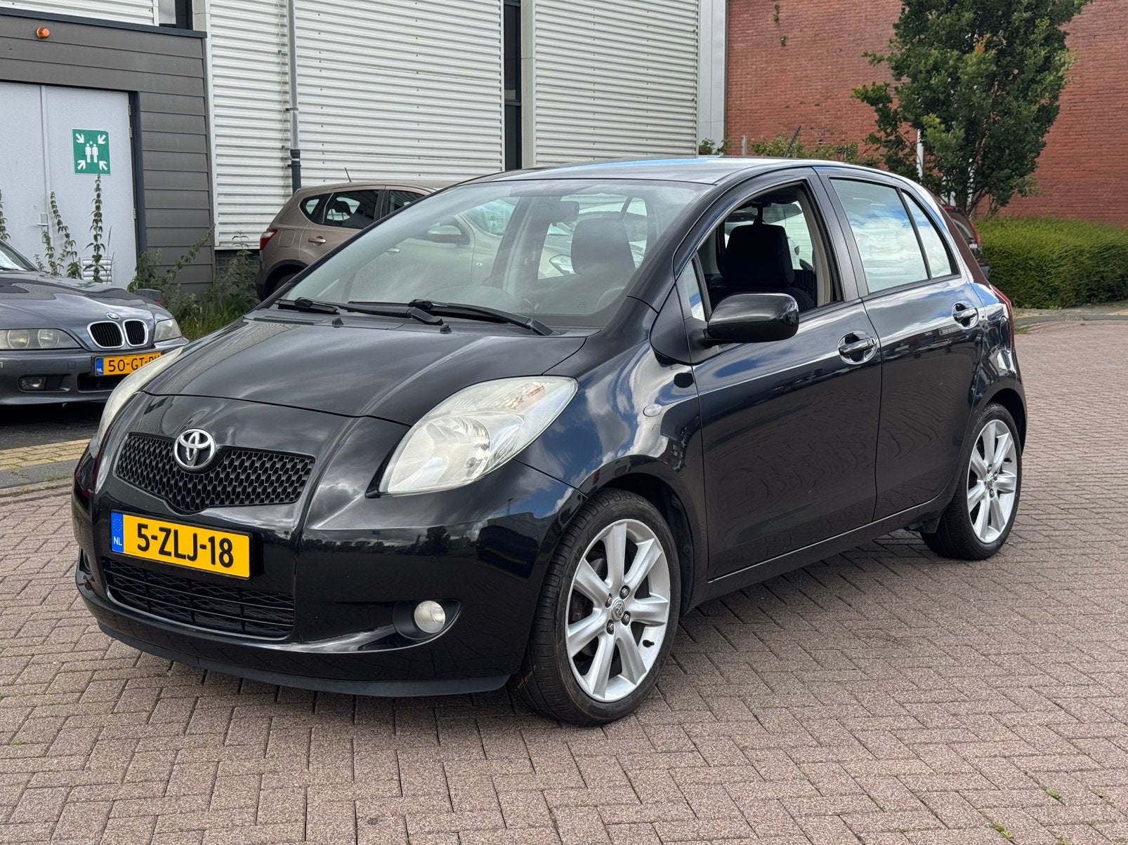 Toyota Yaris 1.3 16V Vvt-i 5DR 2006 Zwart, Auto's, Toyota, Voorwielaandrijving, Stof, 40 €/maand, Zwart