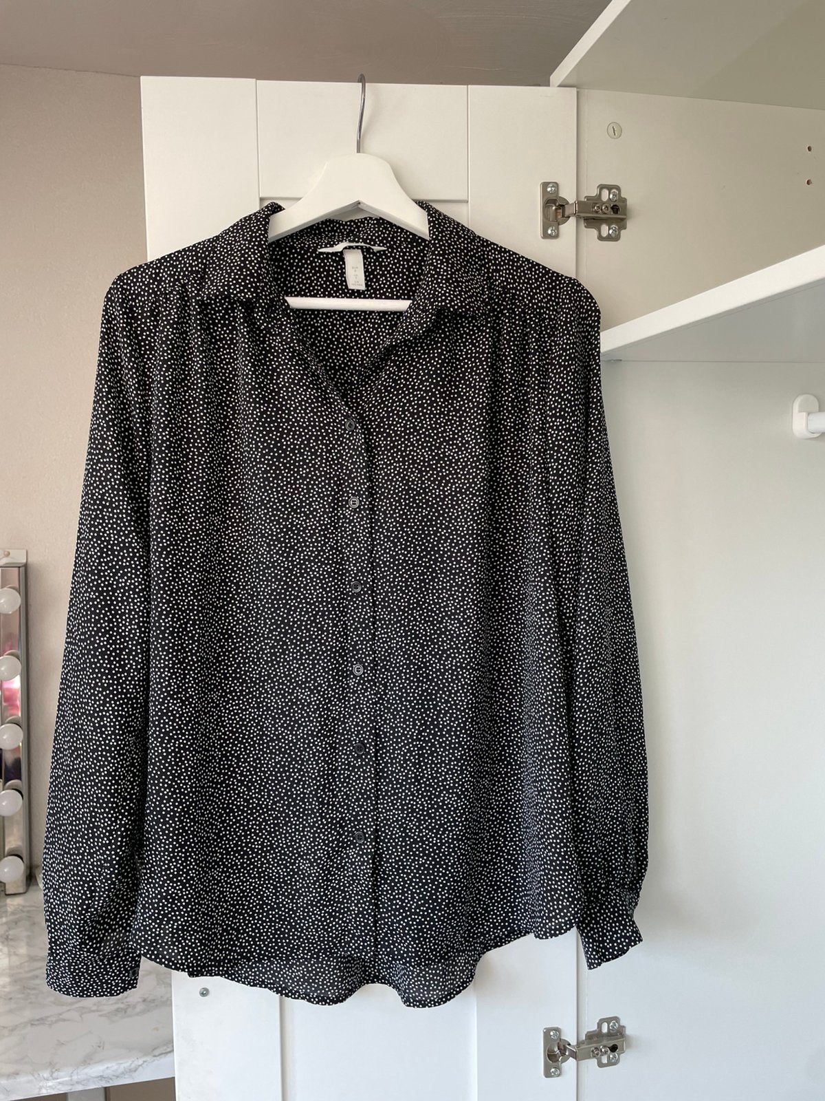 Blouse zwart met stippen maat s h&m, Kleding | Dames, Blouses en Tunieken, Ophalen of Verzenden, Zo goed als nieuw, Maat 36 (S)