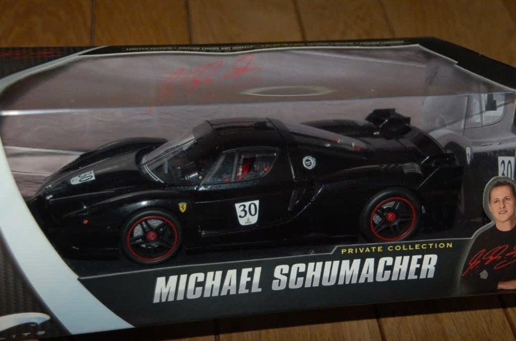 1:18 Ferrari FXX #30 Michael Schumacher Hotwheels elite WRH, Ophalen of Verzenden, Zo goed als nieuw, Auto, Hot Wheels