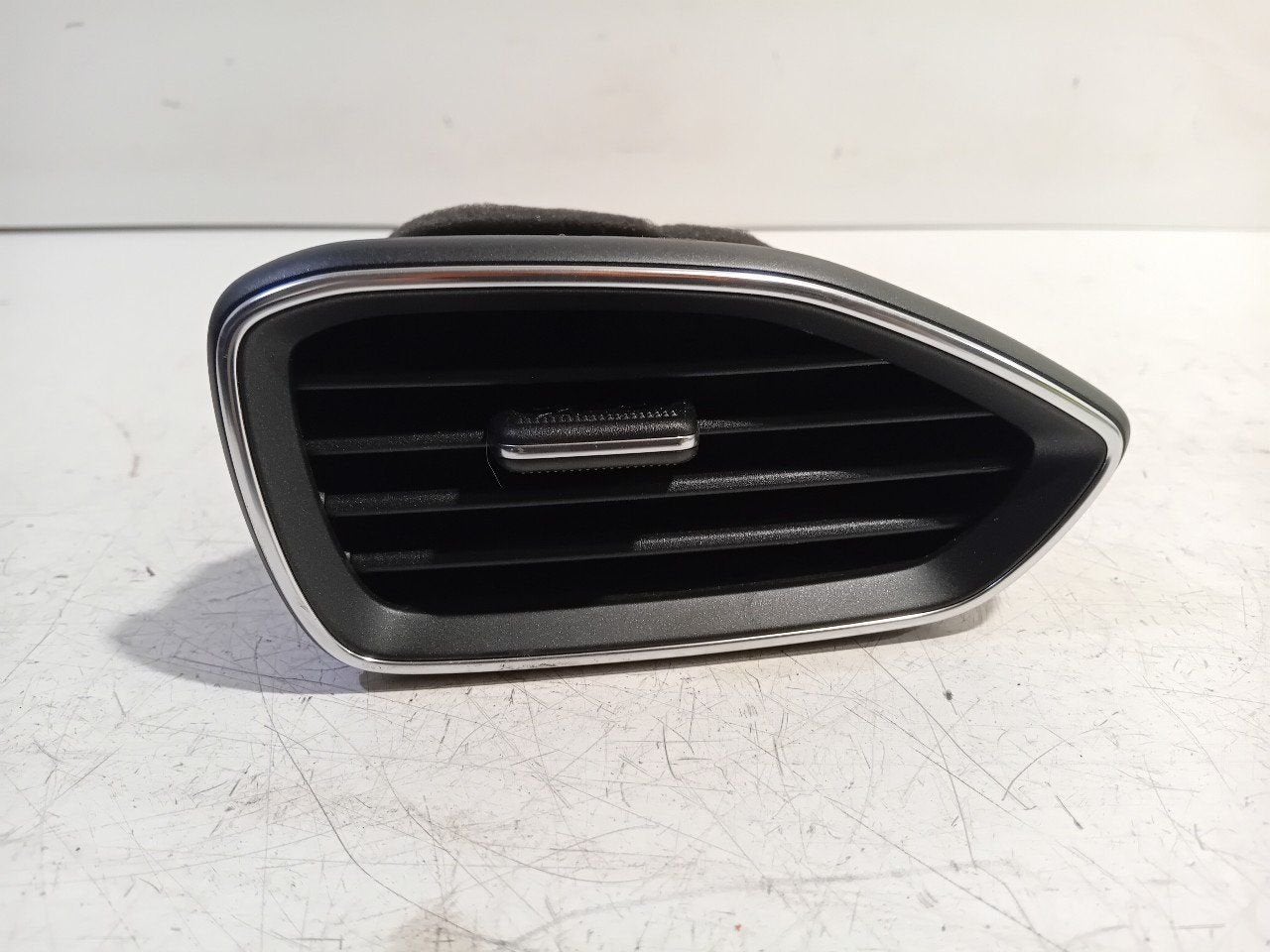 Dashboard luchtrooster links Hyundai Santa Fe, Onderdelen@venauto.nl, Van der Ven Autorecycling B.V., Gebruikt, Ettenseweg 76, 4706 PB Roosendaal, The Netherlands