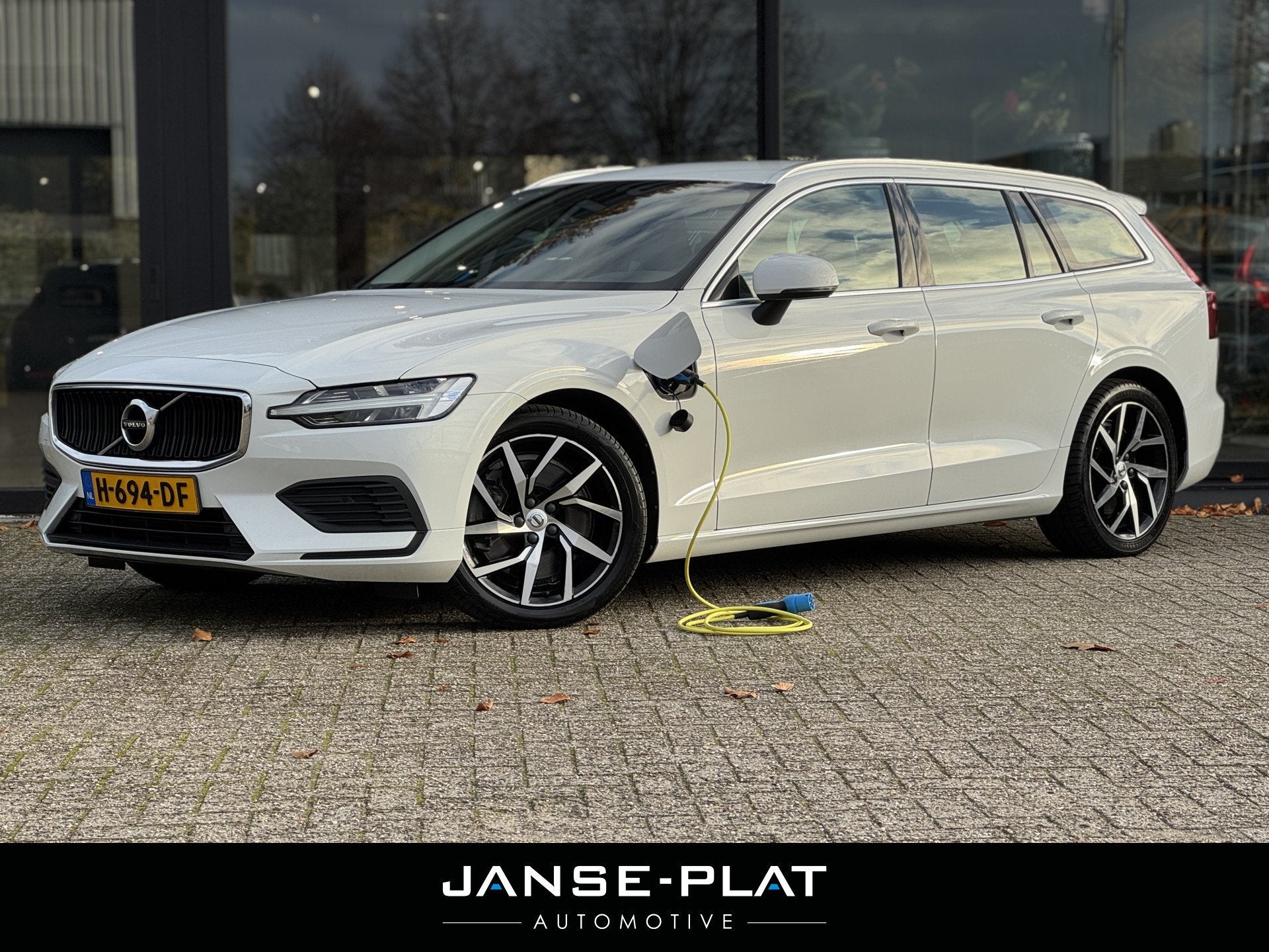 Volvo V60 2.0 T6 TE AWD Momentum Pro Leder | Camera | Carpla, Automaat, Gebruikt, 4 cilinders, Vierwielaandrijving