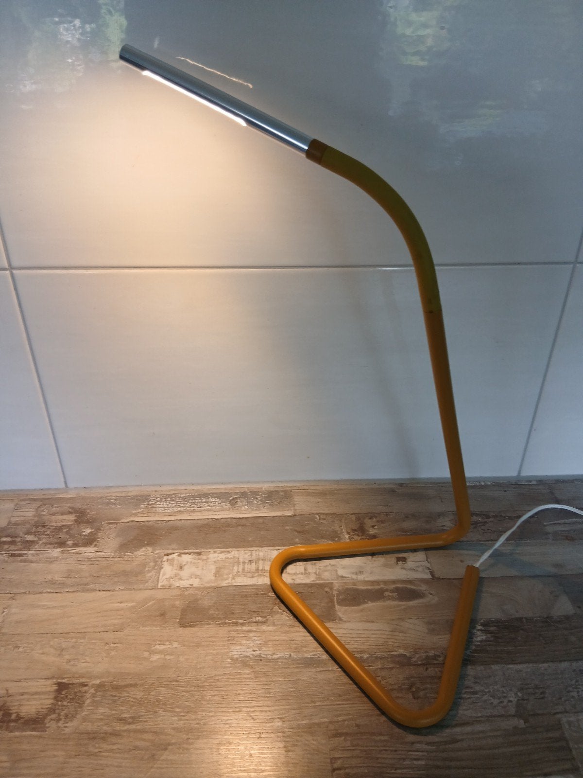 IKEA Bureaulamp/Tafellamp - Geel/Zilver - Modern Design, Bureaulamp, Ophalen of Verzenden, Zo goed als nieuw, Geel