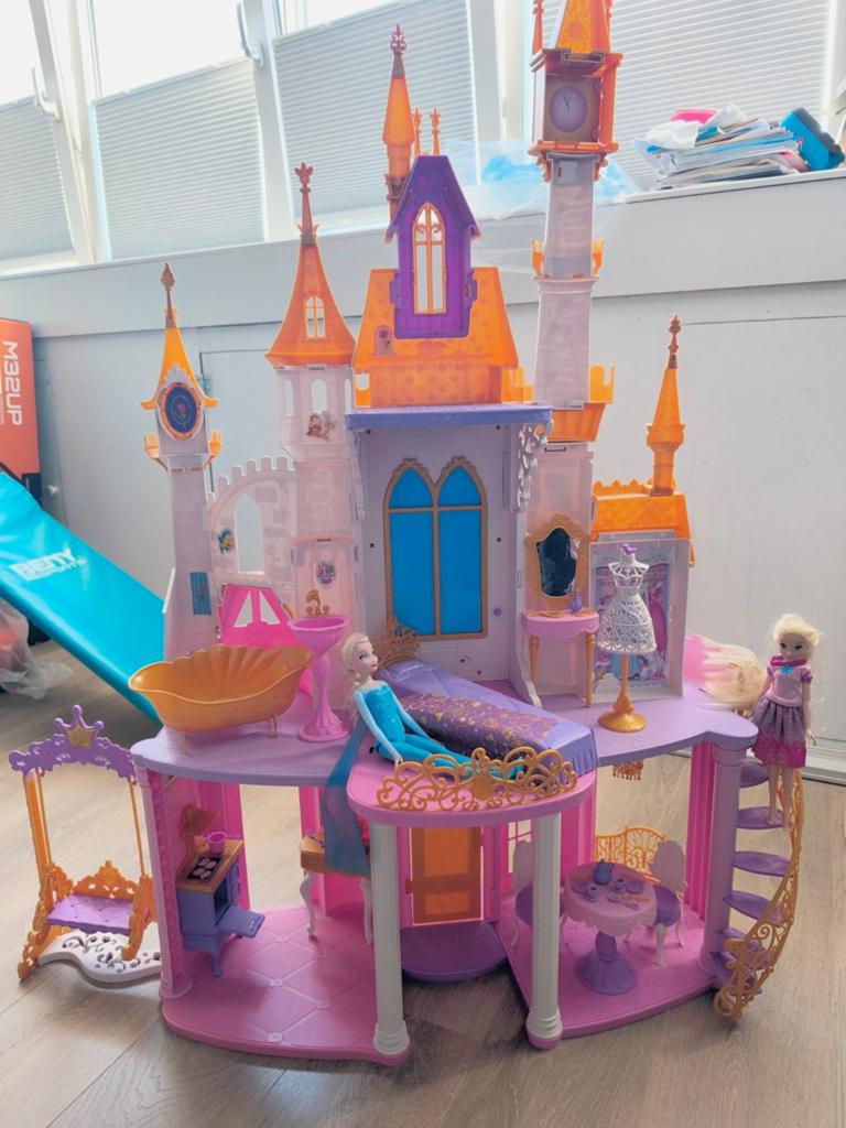 Disney Kasteel met Licht Elsa 122cm lang !, Ophalen, Zo goed als nieuw, Barbie