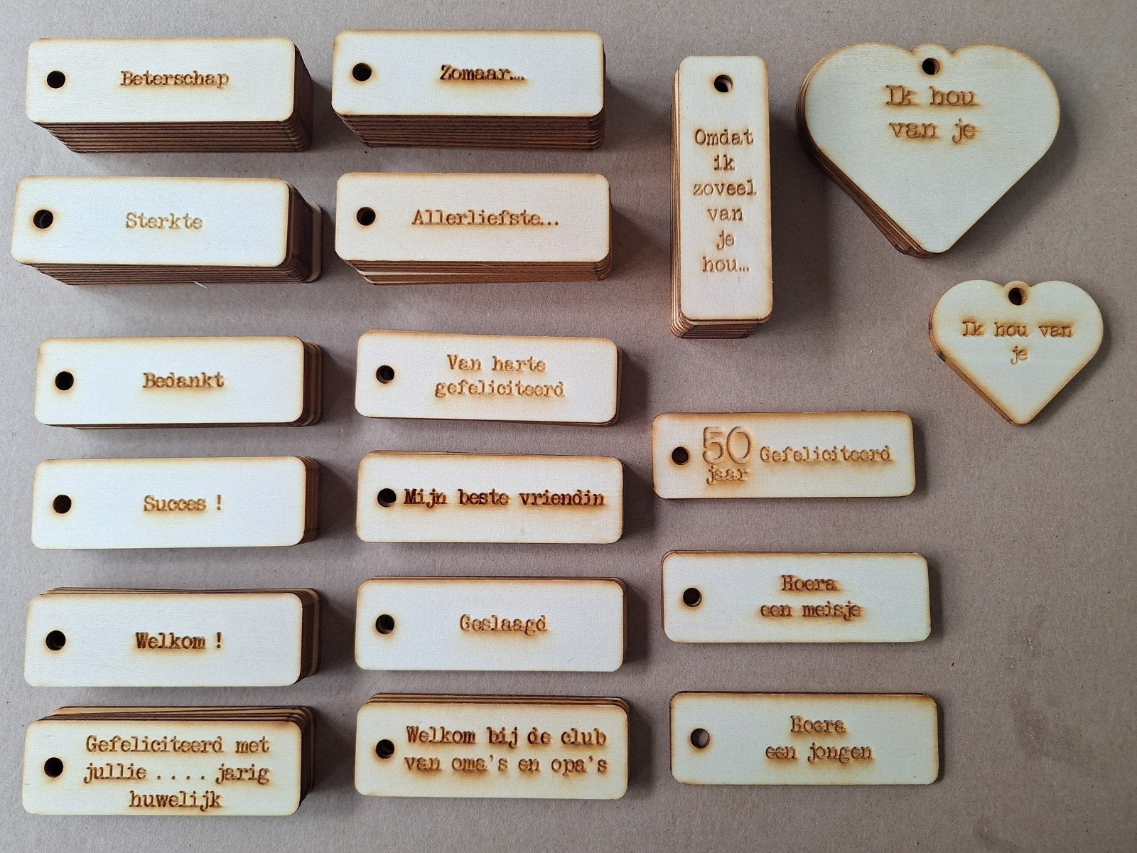 Kado/cadeau labels met verschillende tekst 95 stuks, Ophalen of Verzenden
