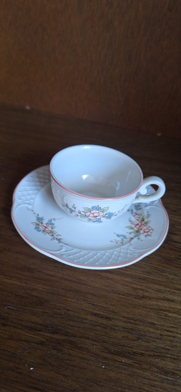 Villeroy & Boch Rosette kop en schotel - Vintage, Ophalen of Verzenden, Zo goed als nieuw, Porselein