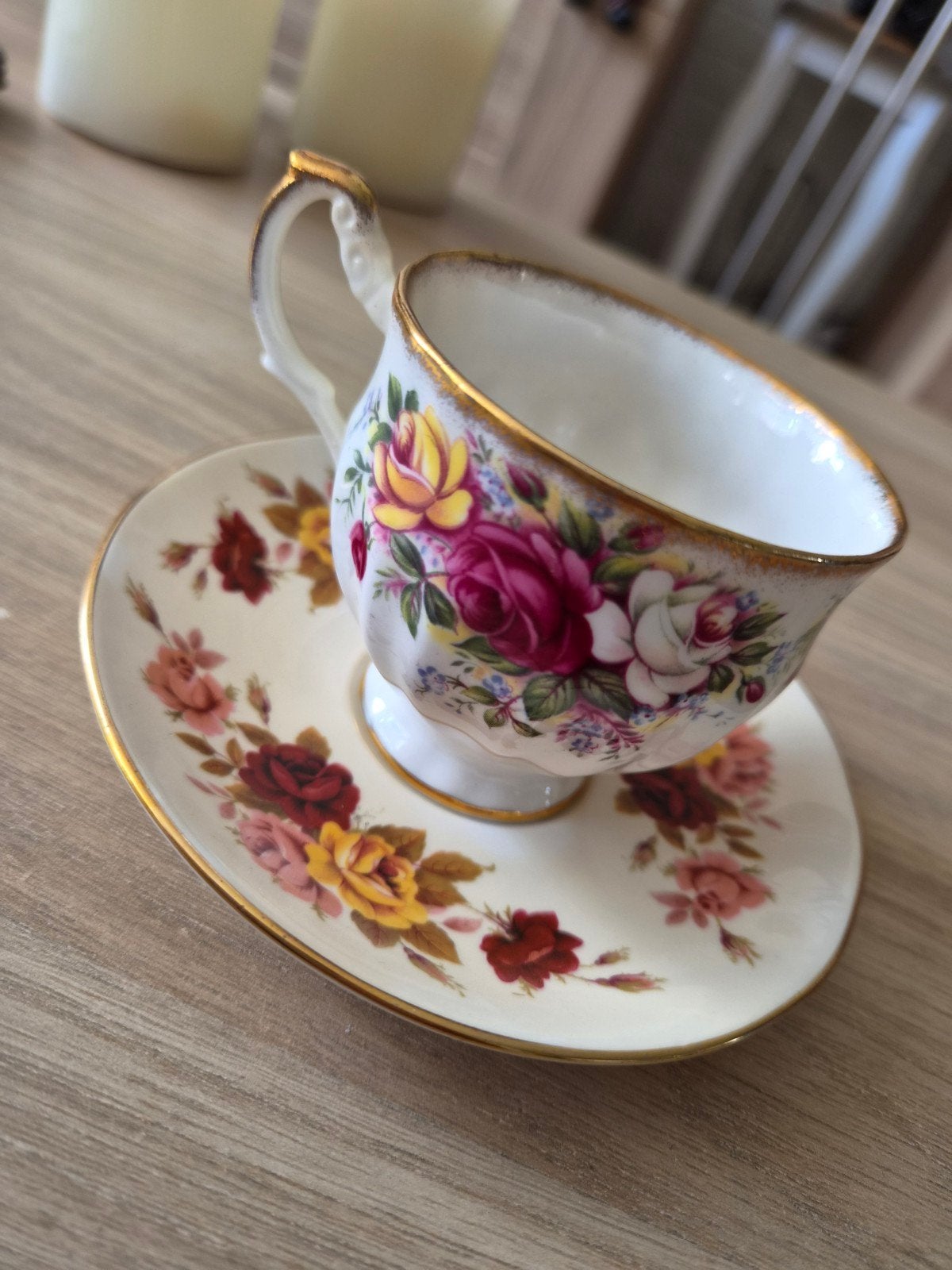 Queen's Fine Bone China kop en schotel, Ophalen, Zo goed als nieuw, Porselein, Kop en/of schotel