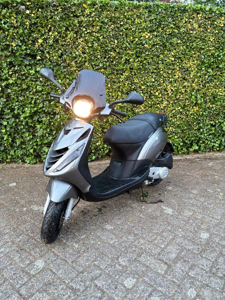 Piaggio Zip 2024 E5, Ophalen, Zo goed als nieuw, Benzine, Zip