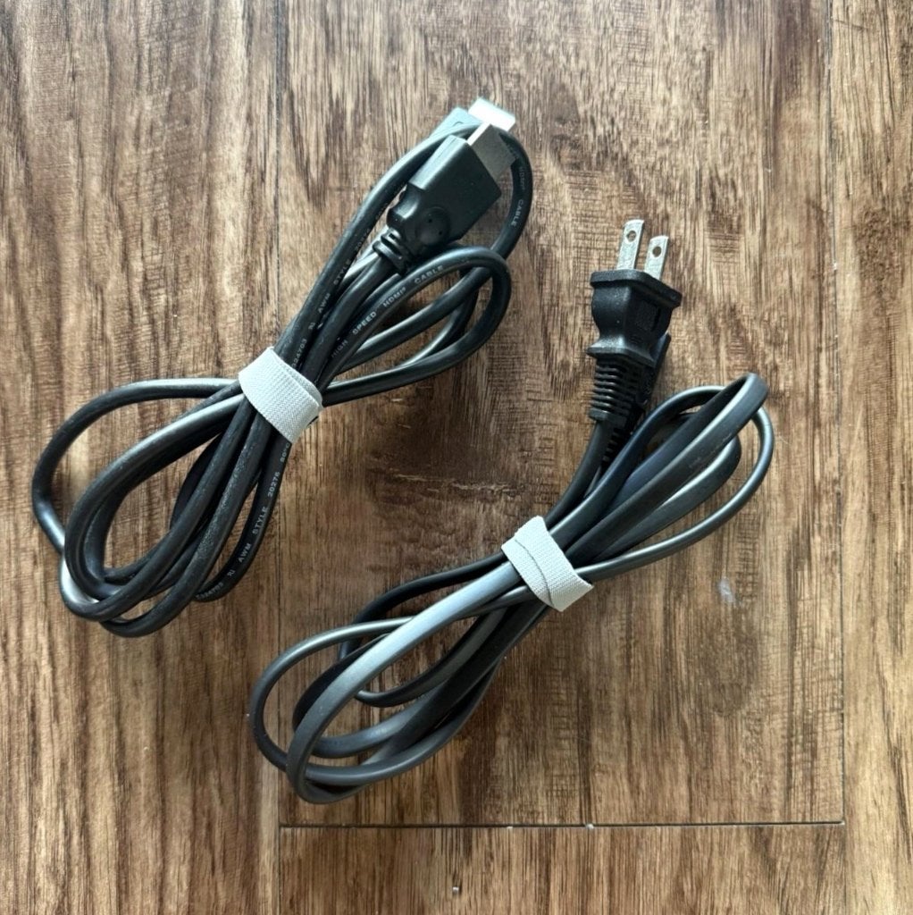 Foto 9 van Microsoft Xbox Series X 1TB - Zwart + 2 Controllers