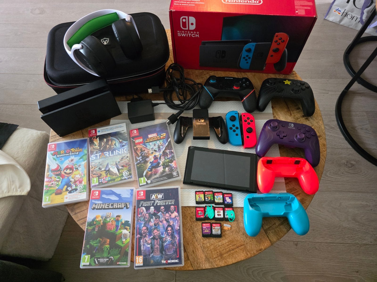 Nintendo Switch V2 met 13 spellen en accessoires, Spelcomputers en Games, Games | Nintendo Switch, Ophalen of Verzenden, Zo goed als nieuw