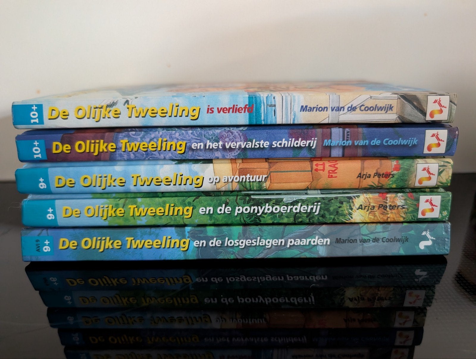 Boeken 5x De Olijke Tweeling, Boeken, Kinderboeken | Jeugd | 10 tot 12 jaar, Ophalen of Verzenden, Zo goed als nieuw, M. v/d Coolwijk