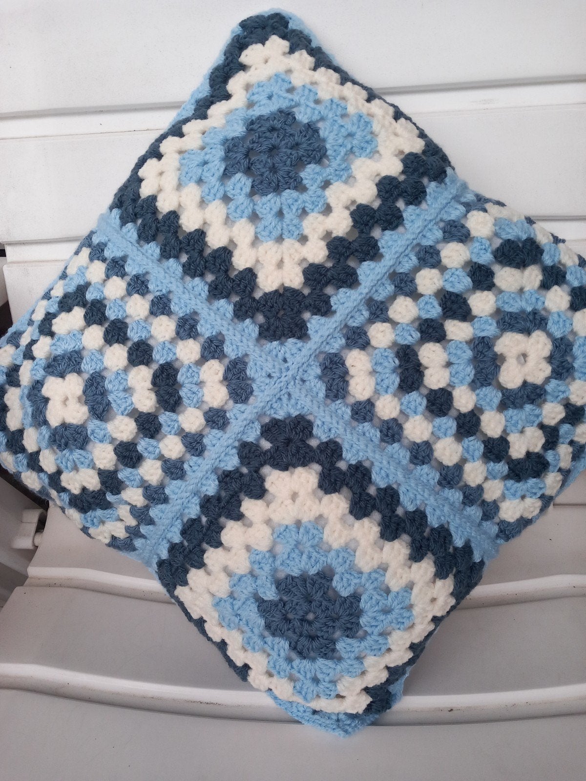 Granny square kussen, Ophalen of Verzenden, Nieuw, Blauw, Vierkant