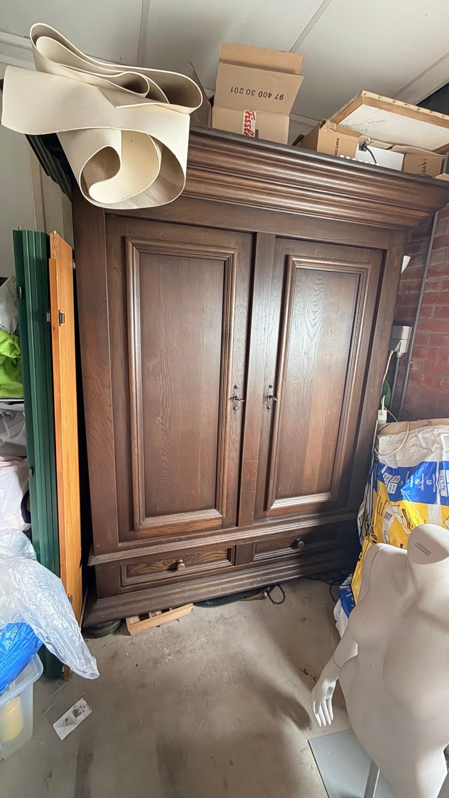 Massieve houten kledingkast met 2 deuren en lades, Antiek en Kunst, Ophalen