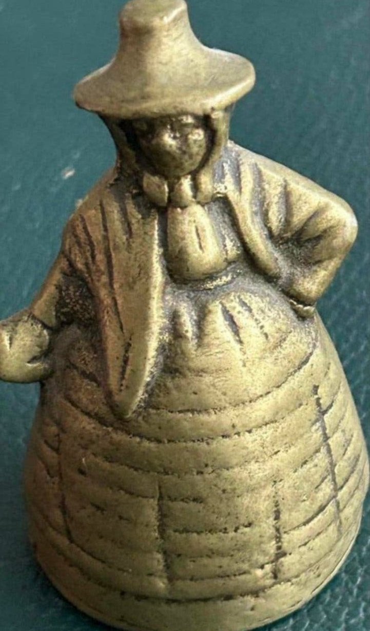 Oude Koperen Handbel - Renaissancevrouw in Juk, Ophalen of Verzenden