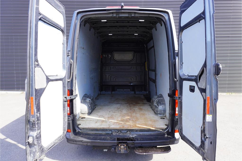 Volkswagen Crafter 35 180pk Automaat L3H3/L2H2 Apple Carplay, Auto's, Bestelauto's, Stof, Gebruikt, Zwart, 4 cilinders