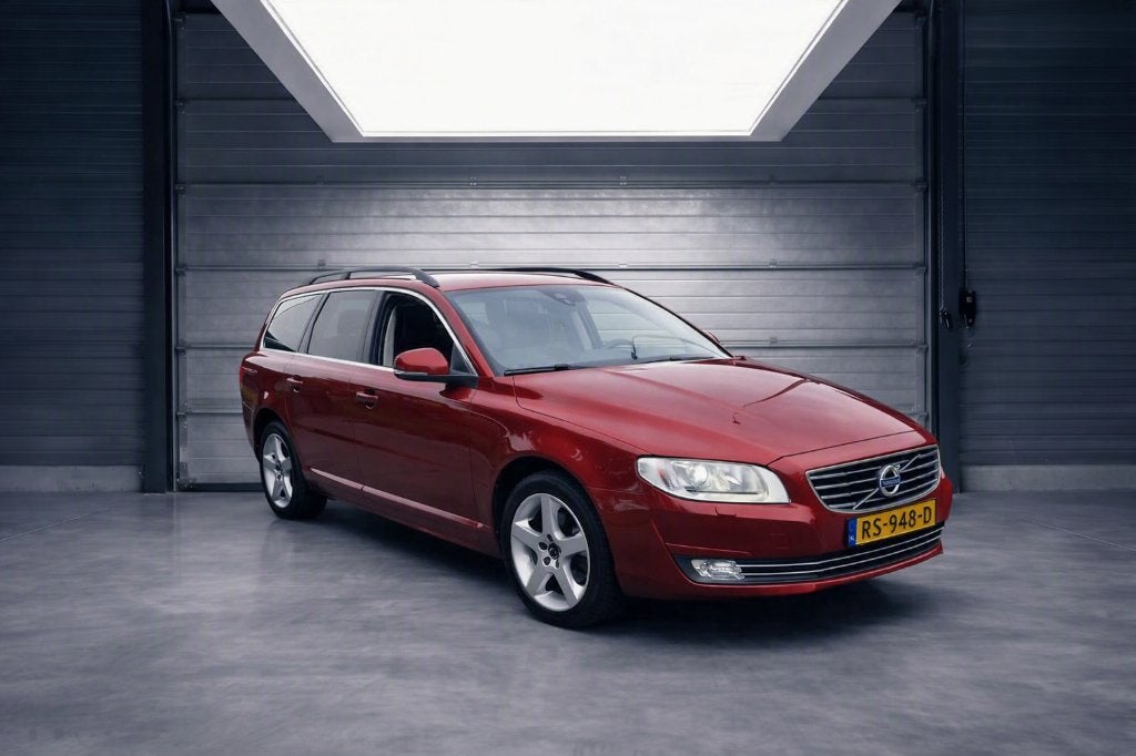 Volvo V70 T4 132KW 2015 Rood, Auto's, Voorwielaandrijving, Zwart, 4 cilinders, 179 pk