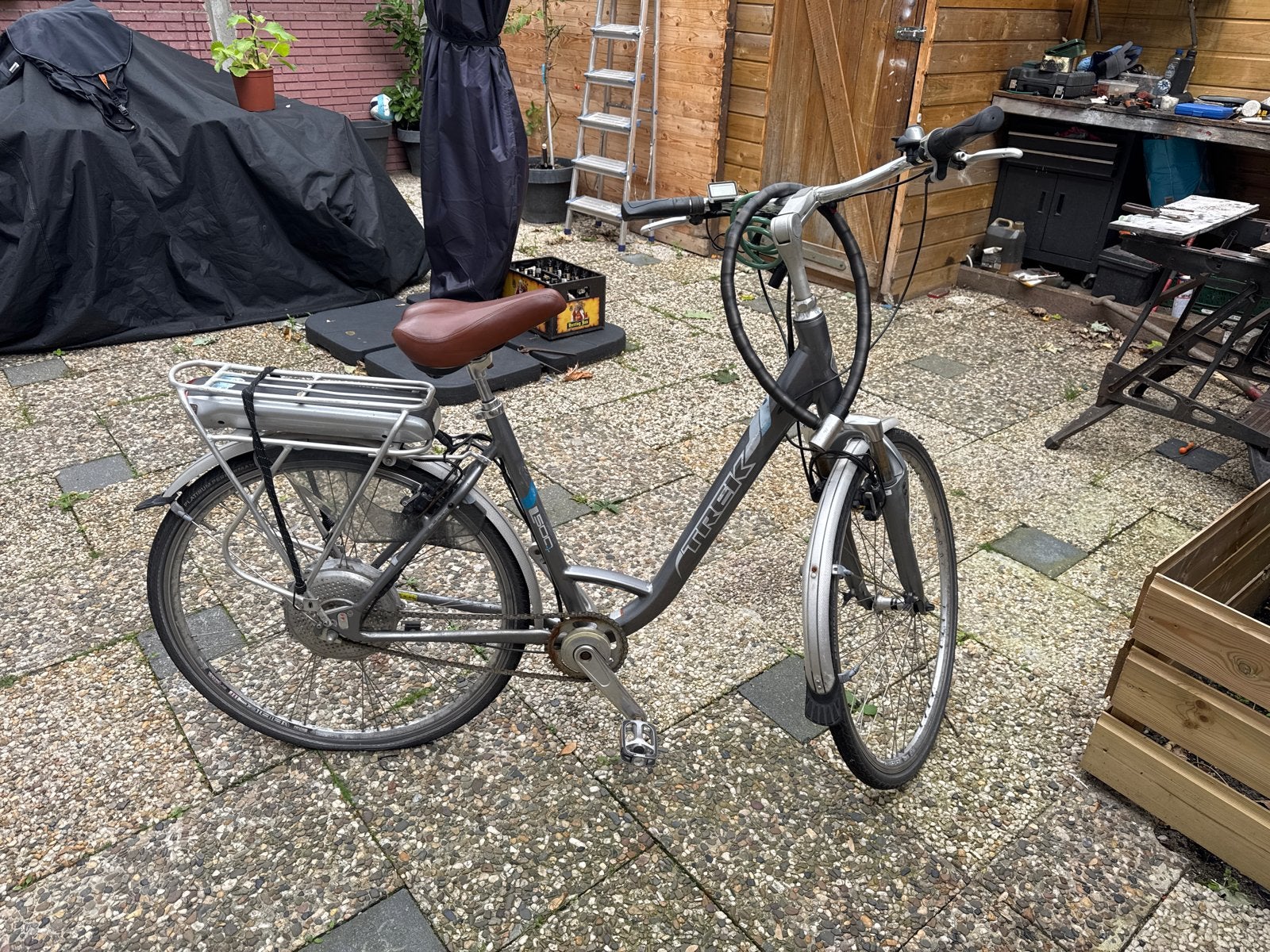 Trek E-bike met lekke band - voor onderdelen of reparatie, Ophalen, Gebruikt, Overige merken