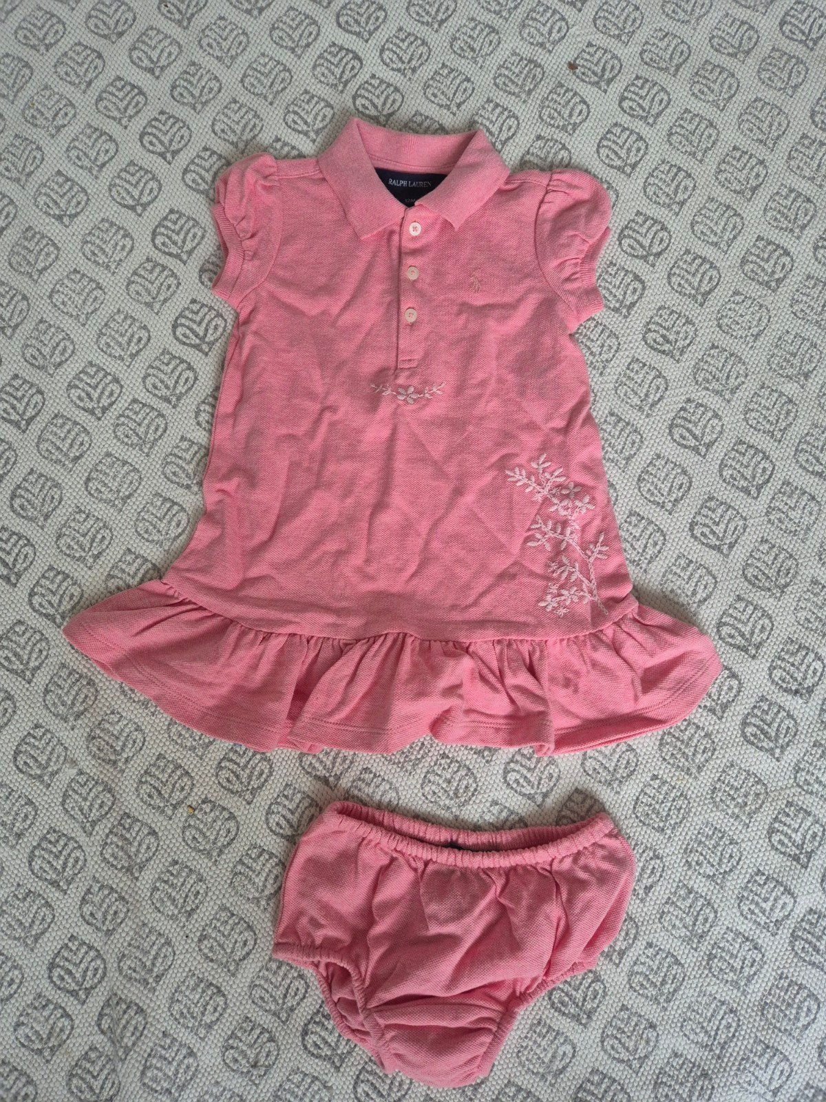 Ralph Lauren roze baby polojurk met bloomer / broekje – 12M, Kinderen en Baby's, Babykleding | Maat 74, Meisje, Jurkje of Rokje