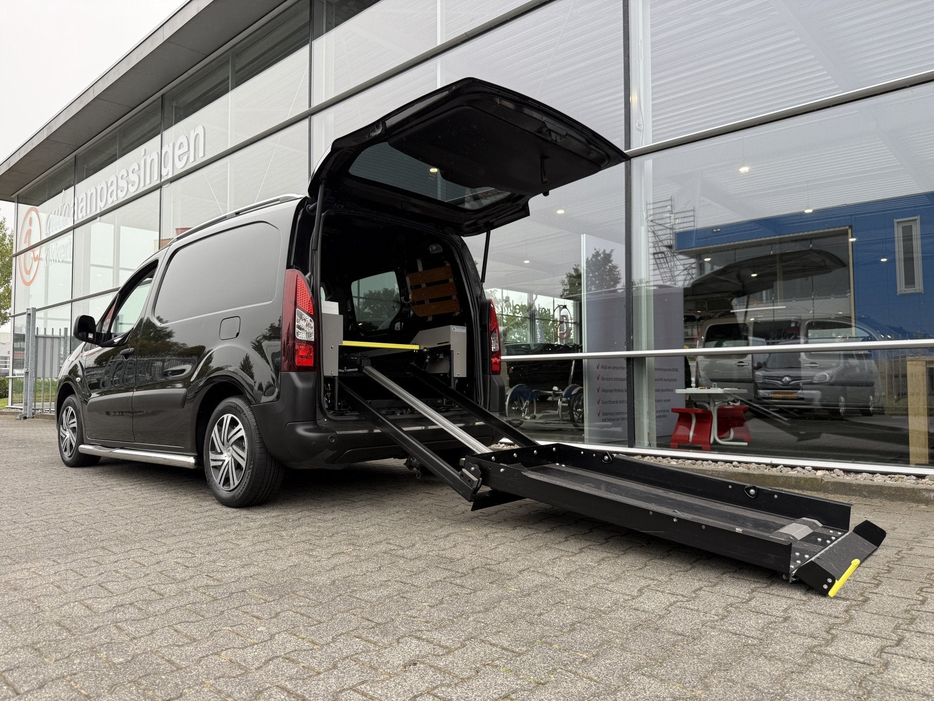 Citroën Berlingo Rolstoelauto / Scootmobielauto 1.6 BlueHDI, Auto's, Bestelauto's, Gebruikt, 4 cilinders, Citroën, Zwart