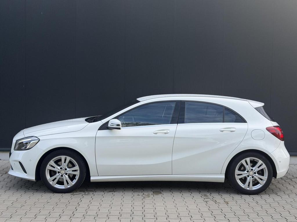 Mercedes A-klasse 180 Prestige Trekhaak Stoelvwarming Cruise, Gebruikt, 4 cilinders, Met garantie (alle), Leder en Stof