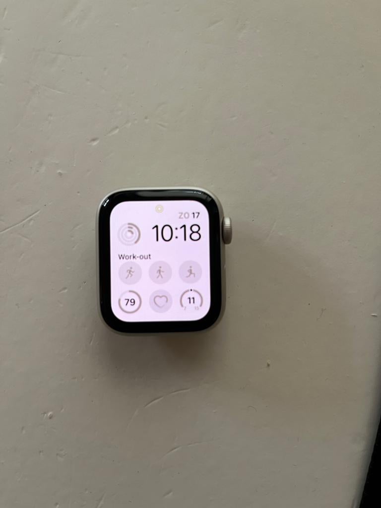 Apple Watch SE (2020) 40mm GPS  goed werkend + extra bandjes, IOS, Ophalen of Verzenden, Zo goed als nieuw, Waterdicht