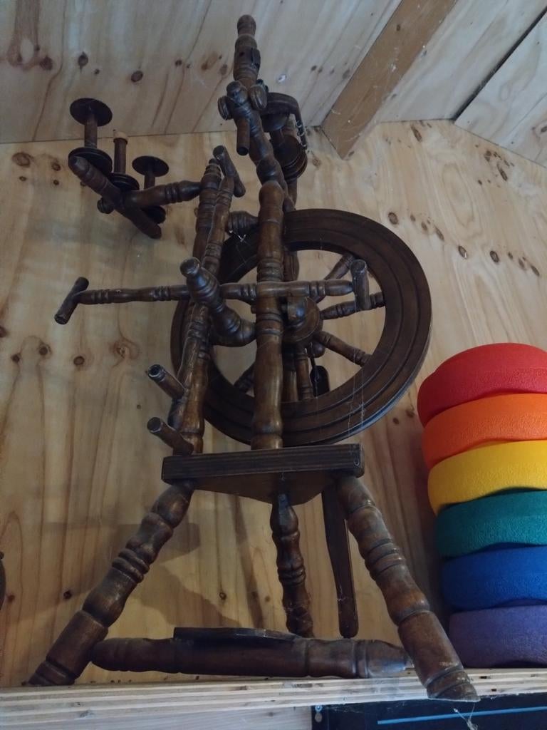 Prachtige oude antieke spinnenwiel, Hobby en Vrije tijd, Spinnewielen en Spinnen, Ophalen, Spinnewiel