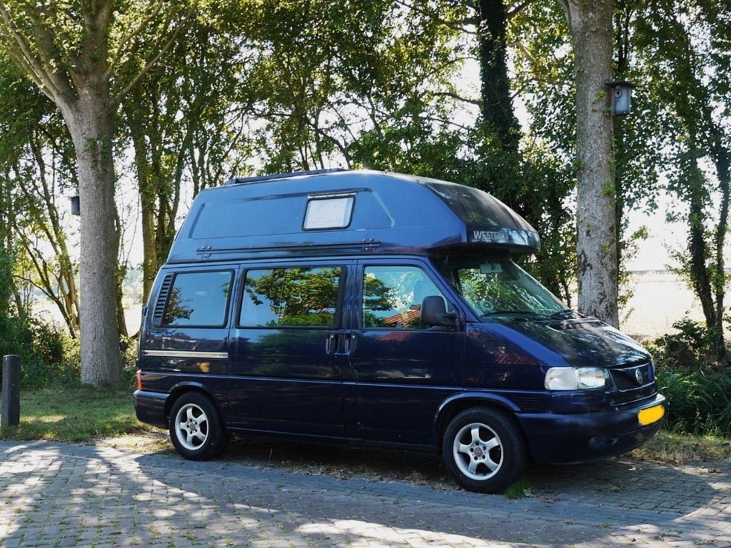 T4 Westfalia buscamper donkerblauw met vast hoog dak, Caravans en Kamperen, Campers, Chemisch toilet, Buscamper of Camperbus, Reservewiel