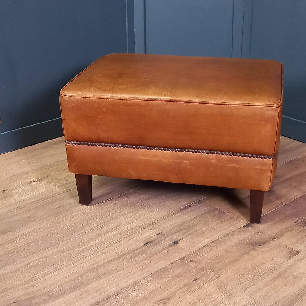Vintage Schapenleren Hocker 1955, Gebruikt, Leer, Ophalen of Verzenden, 50 tot 75 cm