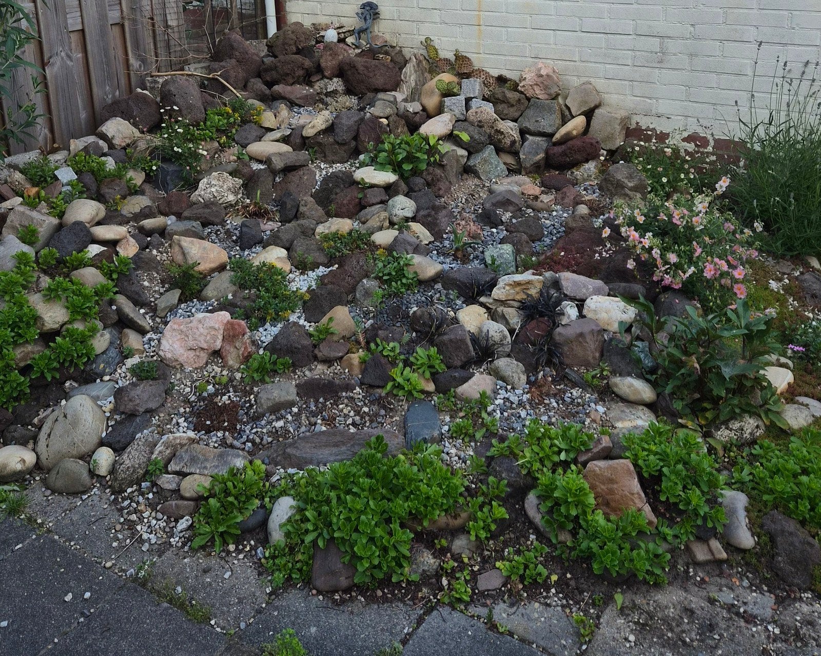 Diverse rotsen en keien voor tuin of landschapsarchitectuur, Gebruikt, Ophalen of Verzenden, Kei, Lava