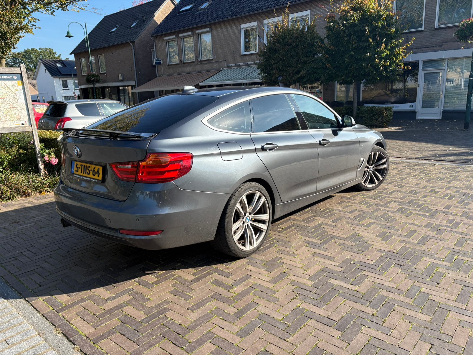 BMW 3-Serie GT 328I Aut8 2014 Grijs, Auto's, Automaat, 745 kg, 4 cilinders, 75 €/maand