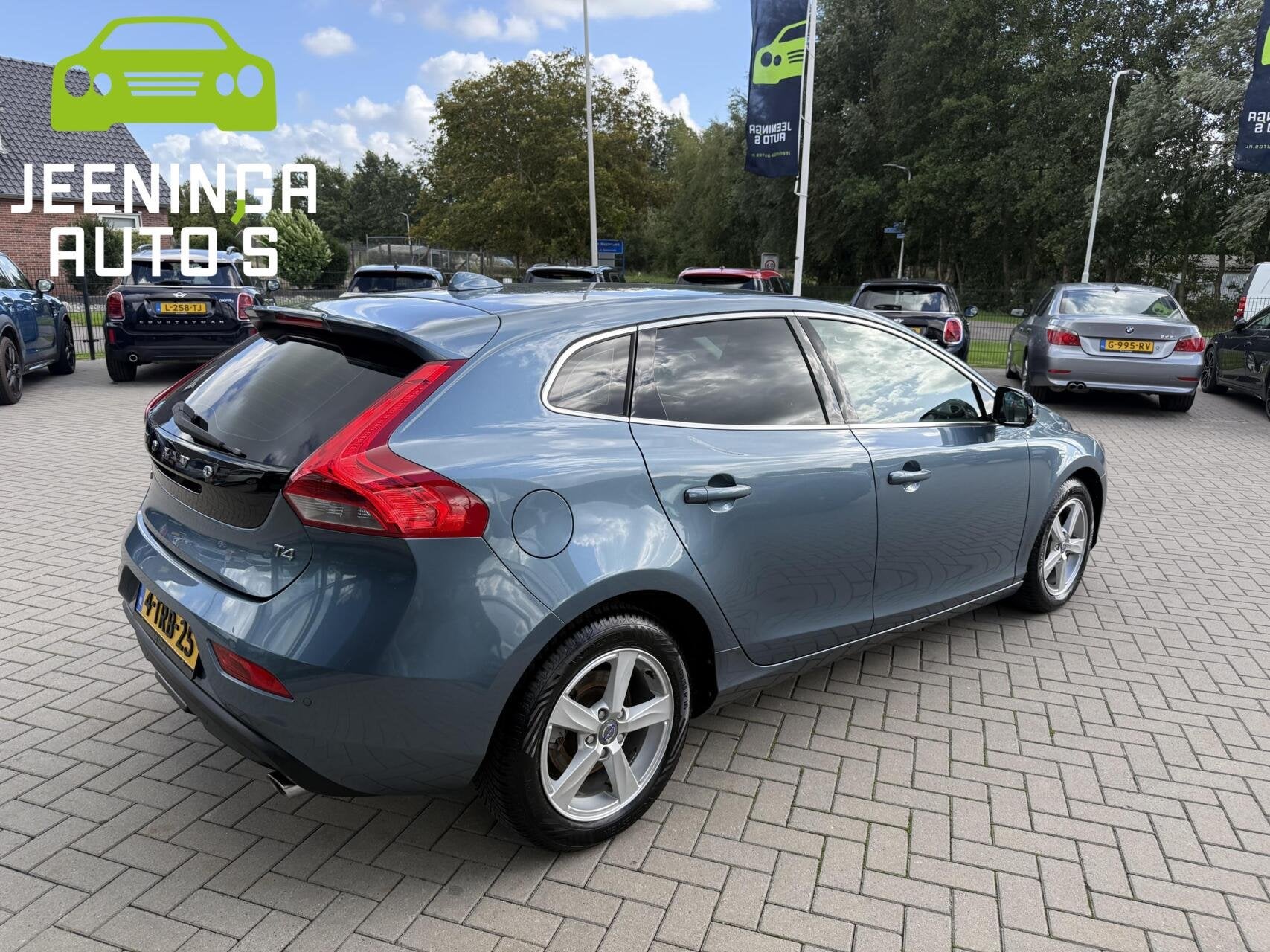 Volvo V40 1.6 T4 Momentum|Clima|Navi|Af.Trekhaak|NAP, Auto's, Volvo, Stof, Gebruikt, Zwart, 4 cilinders