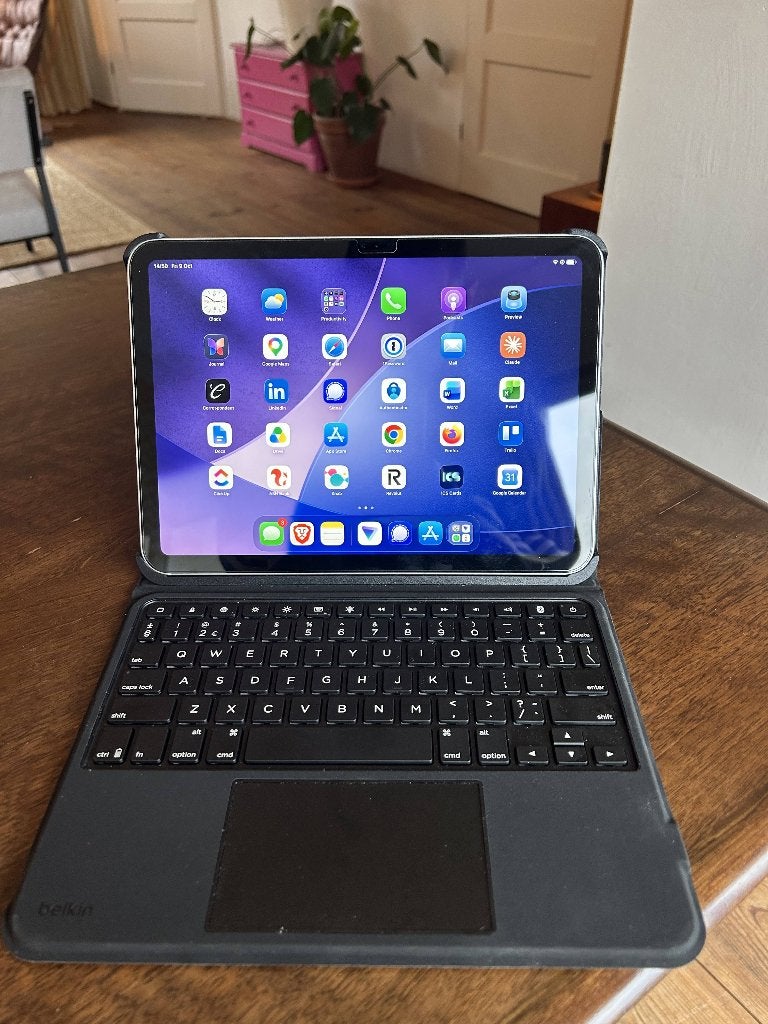 iPad 2022 64GB Wifi + 5G (ZGAN) + Belkin qwerty toetsenbord, Computers en Software, Apple iPad, Zwart, 11 inch, Ophalen of Verzenden