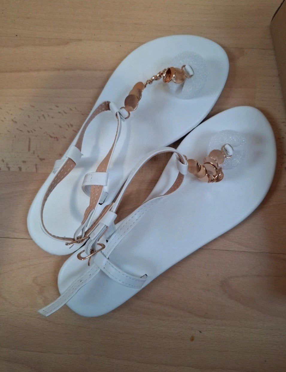 Witte slippers met gouden details - Maat 39, Ophalen of Verzenden