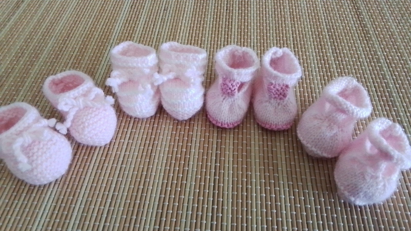 Poppenkleertjes   Handgebreide  POPPENSLOFJES  voetje  6 cm, Kinderen en Baby's, Speelgoed | Poppen, Ophalen of Verzenden, Nieuw