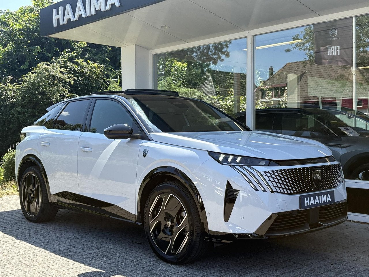 Peugeot E-3008 GT 73 kWh | NIEUW | 16% bijtelling tot € 30, Automaat, Gebruikt, 213 pk, SUV of Terreinwagen