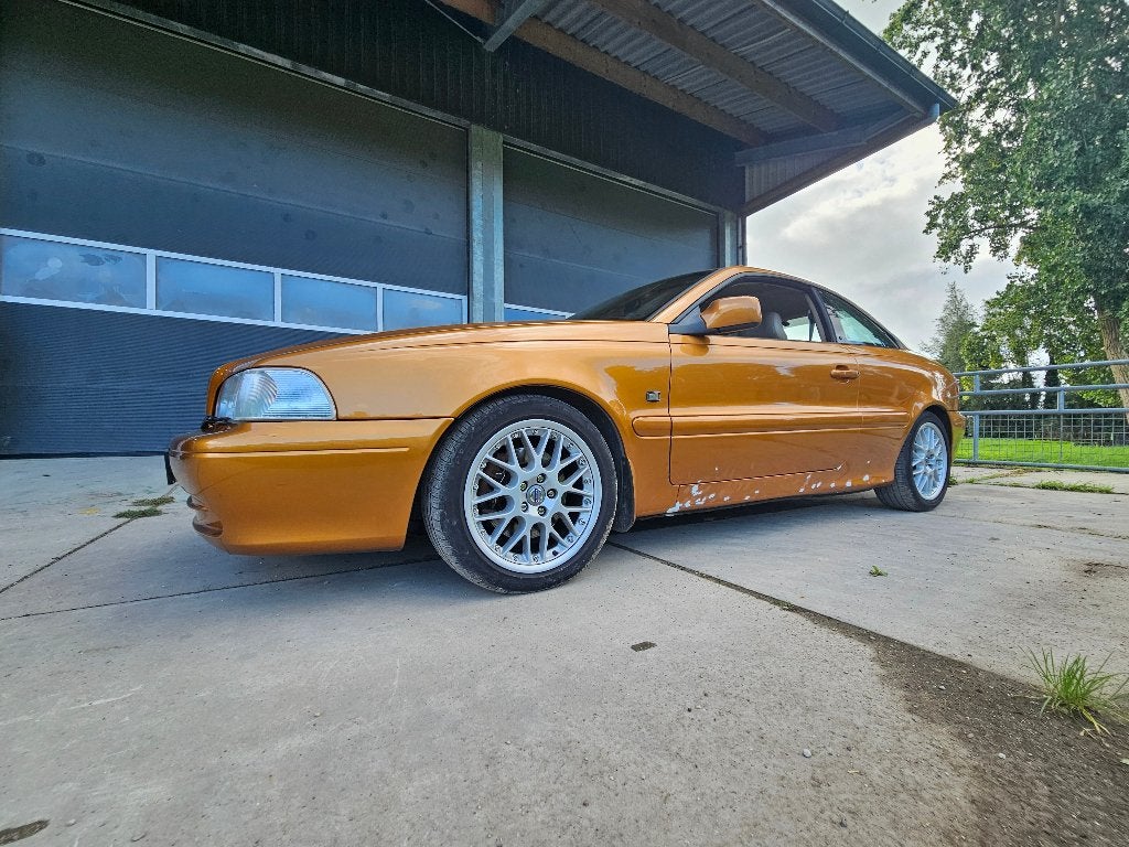 Volvo C70 2.3 T-5 AUT 1998 (Hobby/Project) cosmetisch werk, Auto's, C70, Beige, Overige kleuren, 4 stoelen