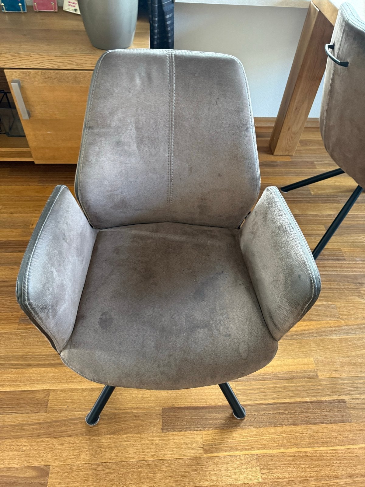 6 Comfortabel grijze/bruine eetkamerstoelen met armleuningen, Ophalen, Gebruikt, Eén, Stof
