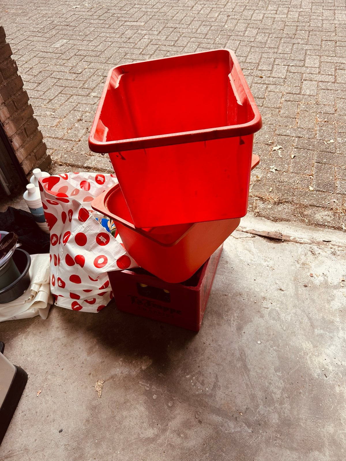 Rode plastic bakken - ideaal voor opslag of transport, 50 – 75, Kunststof, Gebruikt, 50 tot 100 cm