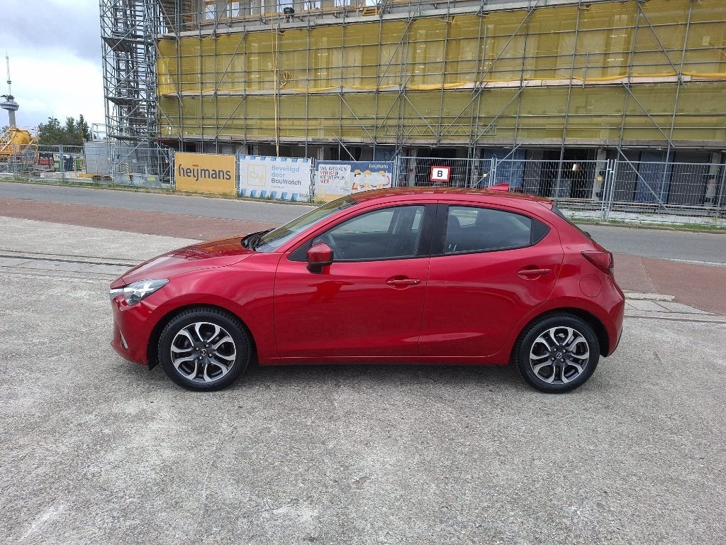 Mazda 2 1.5 66KW 5DRS 2017 Rood, Voorwielaandrijving, Dealer onderhouden, Stof, 31 €/maand