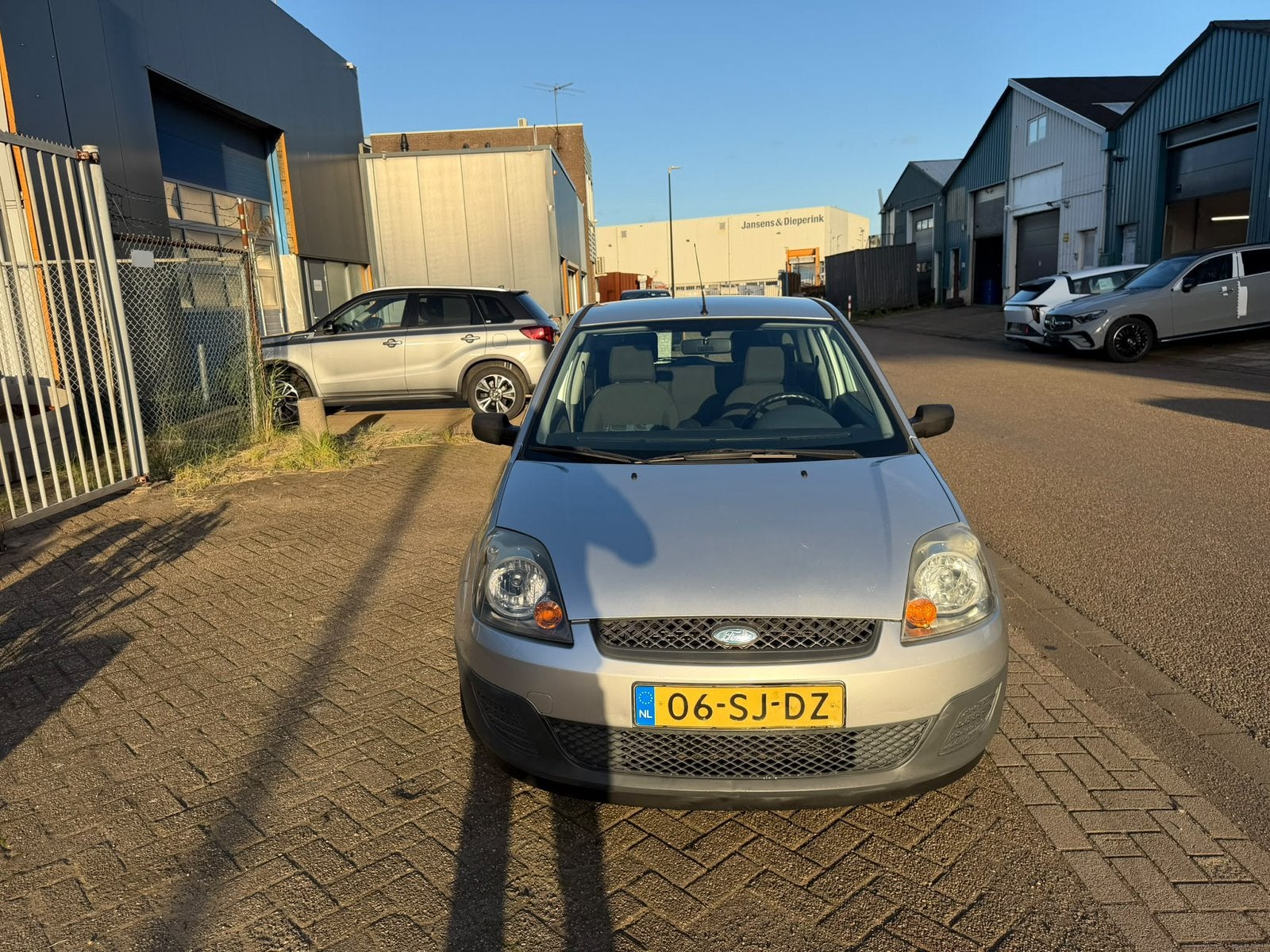 Ford Fiësta 1.3 8V 3DR 2006 Grijs, 1299 cc, 40 €/maand, 4 cilinders, Electronic Stability Program (ESP)