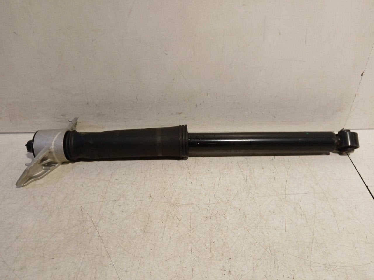 Schokbreker links achter Lynk & Co 01, Onderdelen@venauto.nl, Van der Ven Autorecycling B.V., Gebruikt, Ettenseweg 76, 4706 PB Roosendaal, The Netherlands