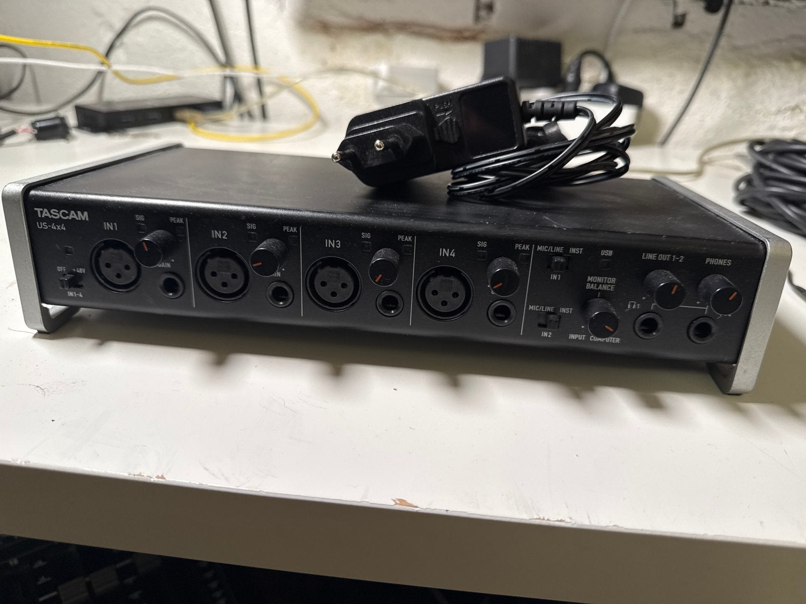 Tascam US-4x4 Audio Interface - USB, Ophalen of Verzenden, Gebruikt, Minder dan 5 kanalen, Microfooningang