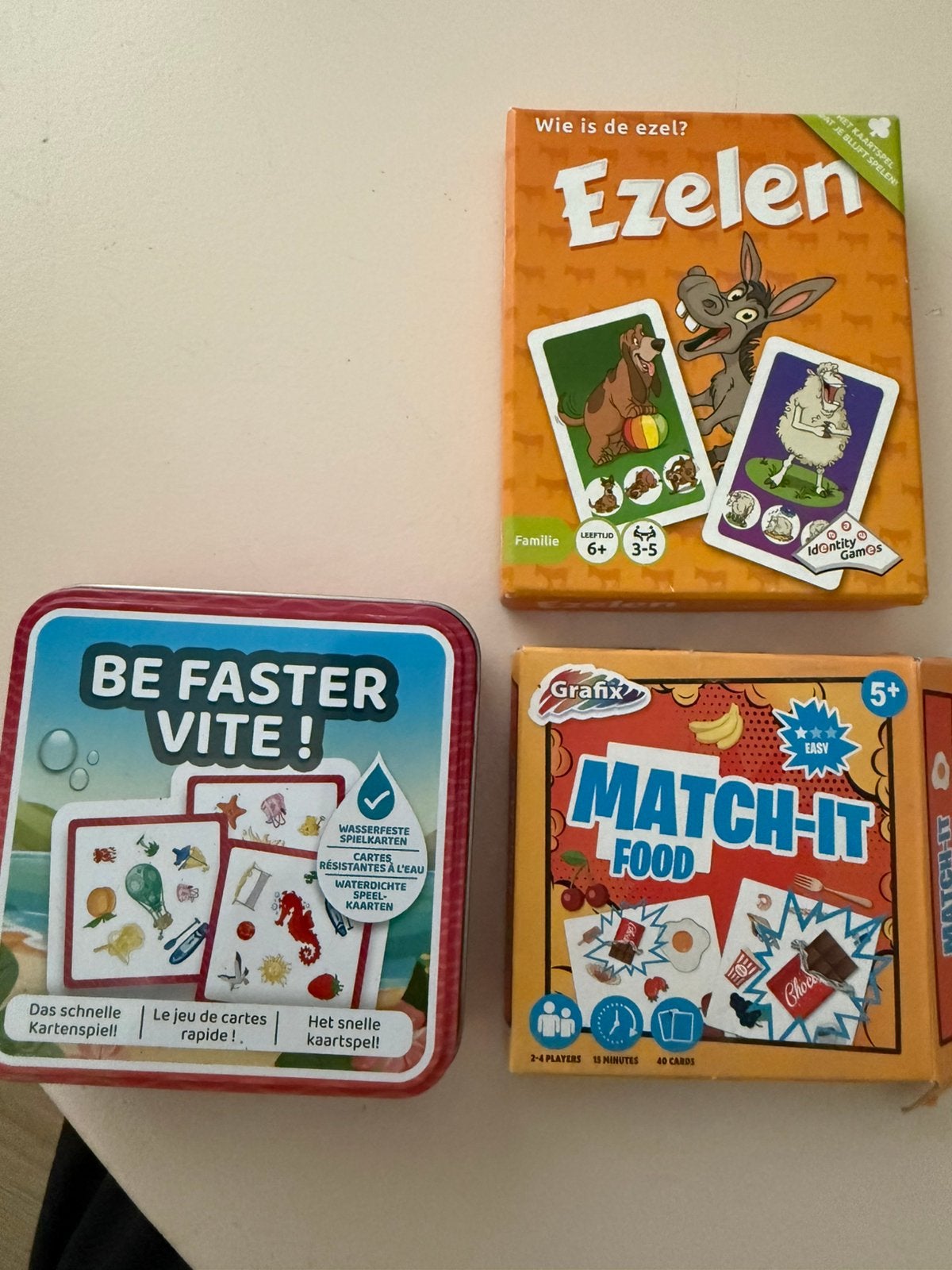 Spelletjespakketje: Ezelen en twee ‘Dobble’ varianten, Ophalen of Verzenden, Zo goed als nieuw, Speelkaart(en)