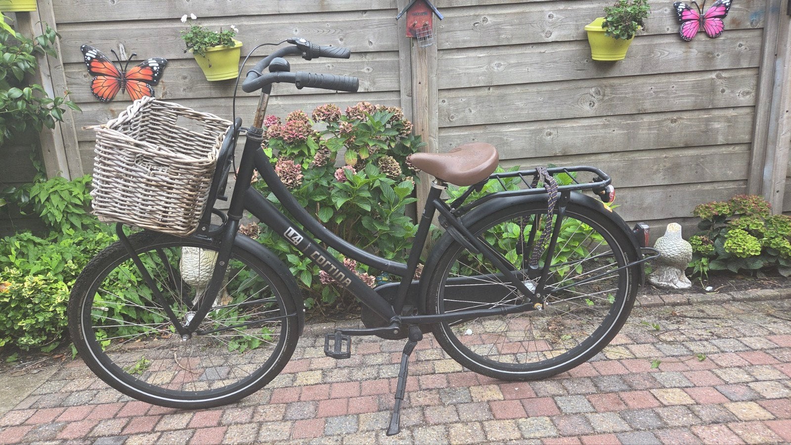 Zwarte kinderfiets met mandje - Cortina, Fietsen en Brommers, Fietsen | Dames | Damesfietsen, Terugtraprem, Gebruikt, 47 tot 50 cm